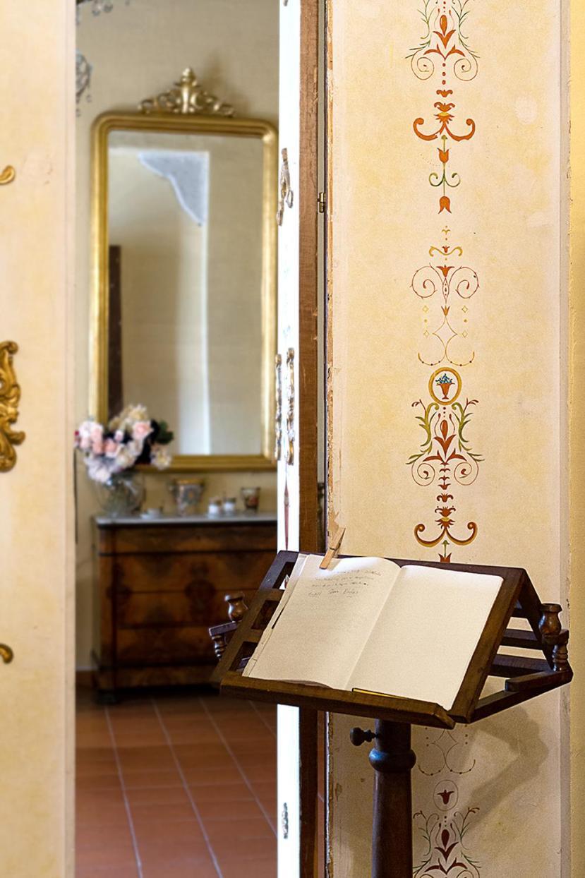 Donna Regina Dimora D'Epoca Apartment Napoli Exterior foto
