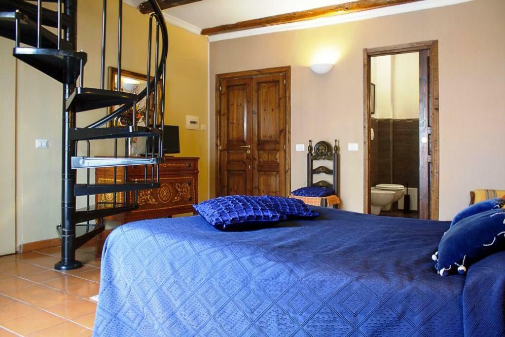 Donna Regina Dimora D'Epoca Apartment Napoli Exterior foto